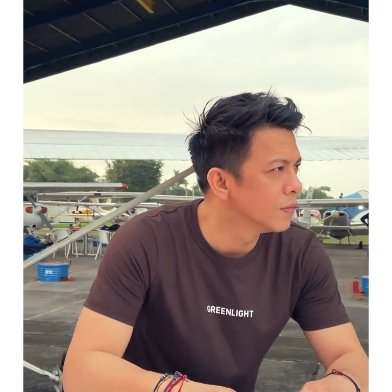 KAOS GREENLIGHT / BAJU KAOS GREENLIGHT ORIGINAL WARNA COKLAT SIMPLE BASIC / KAOS GREENLIGHT ARIEL