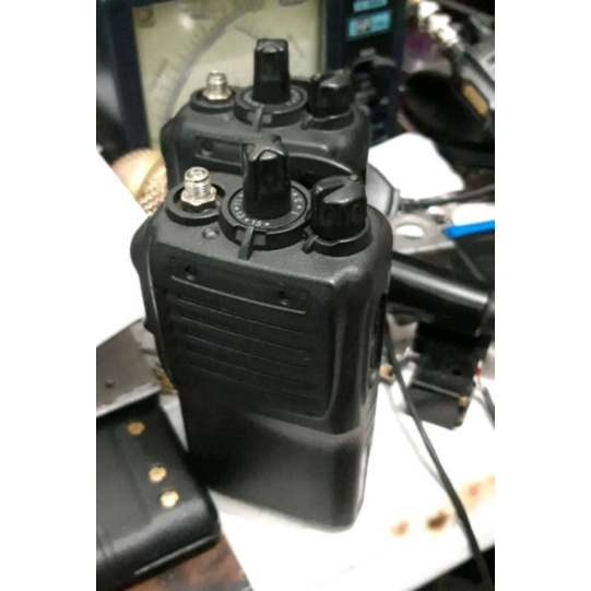 HT Vertex Standar VX-231 VHF. Antenna tidak ada. Kelengkapan unit saja