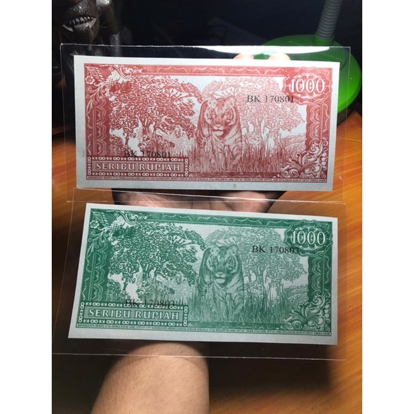 Uang Kuno Soekarno 1000 Rupiah 1964 Belakang Harimau 1 Merah dan Hijau Code 679