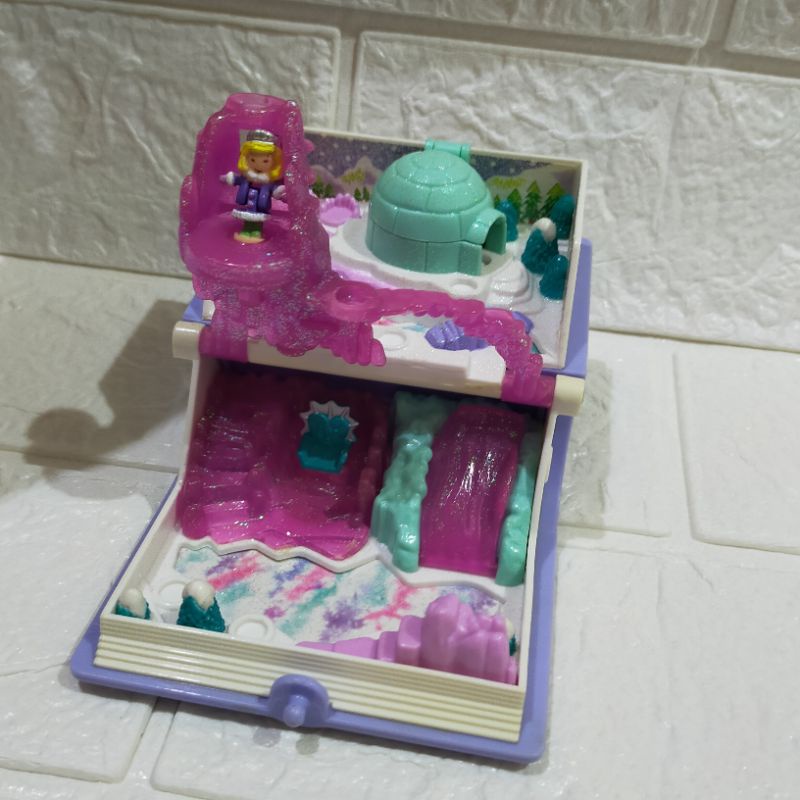 Polly pocket Sparkle Snowland plus figure