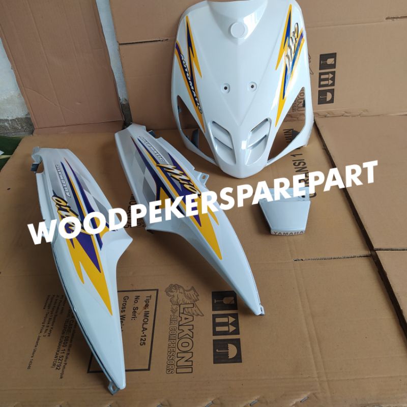PAKET BODI HALUS MIO SPORTY STRIPING 2004 PUTIH
