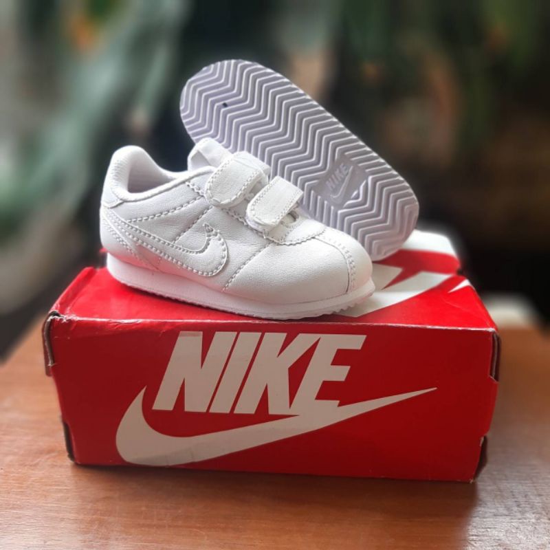 Sepatu anak full putih / sepatu sneaker anak laki anak perempuan perekat