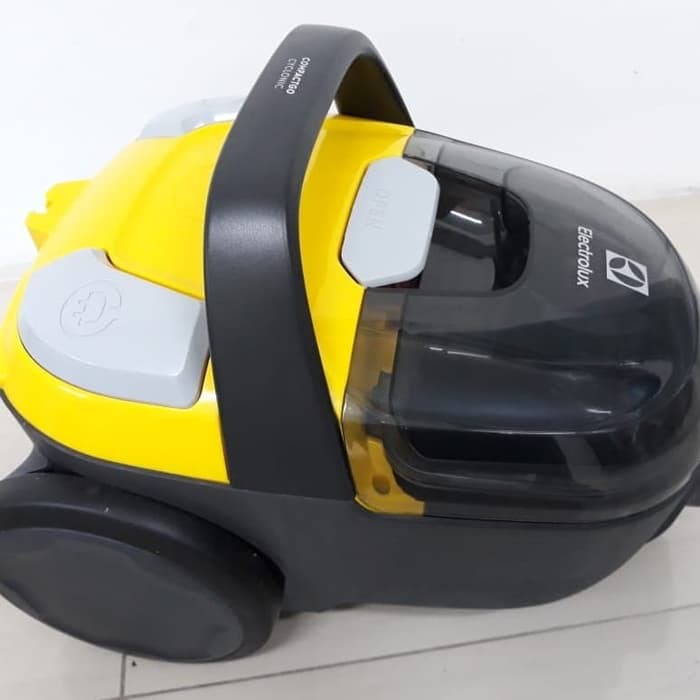 Vacuum Cleaner Bagless Electrolux Z1230