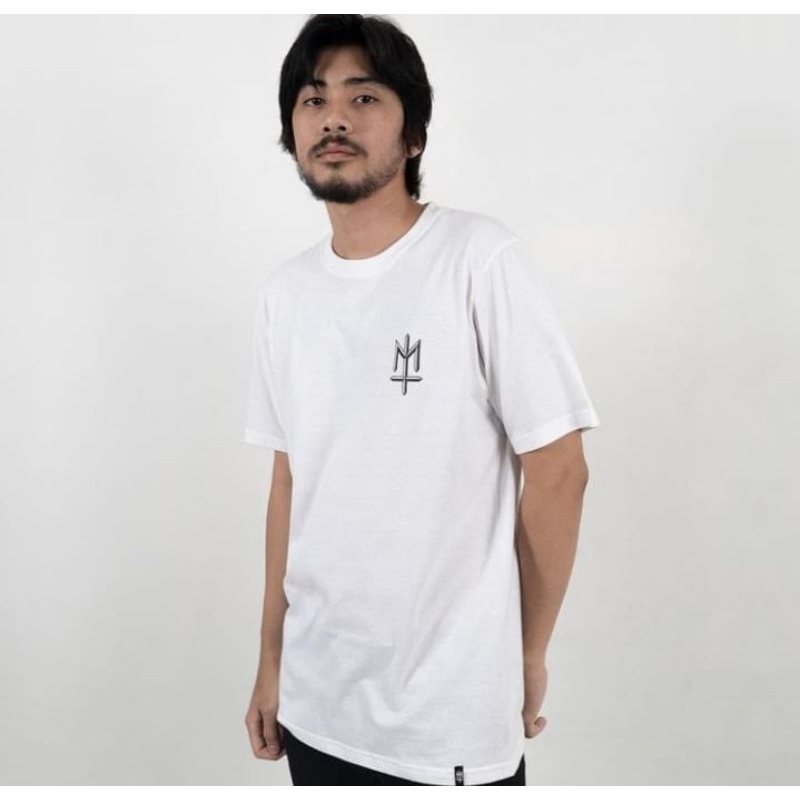 T-SHIRT MATERNAL DISASTER QUARD PUTIH - KAOS MATERNAL PUTIH LOGO SIMPEL - KAOS DISTRO - KAOS PRIA DA