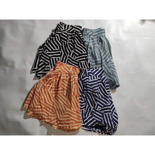 CELANA PENDEK WANITA - UNIQLO SHORT STRIPE