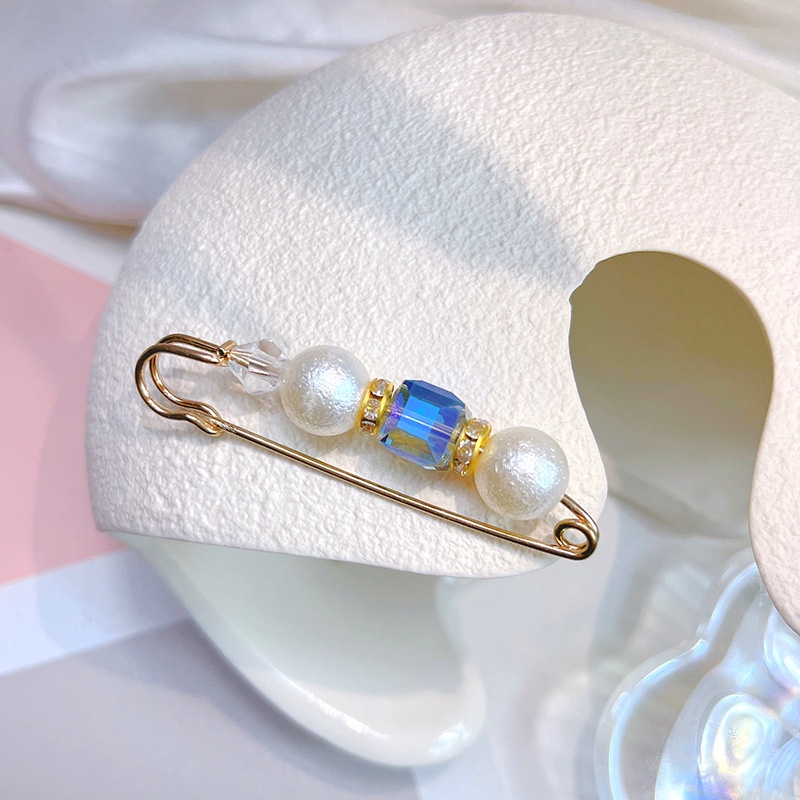 Bros Pin Bentuk Permen Bahan Metal Aksen Kristal Mutiara