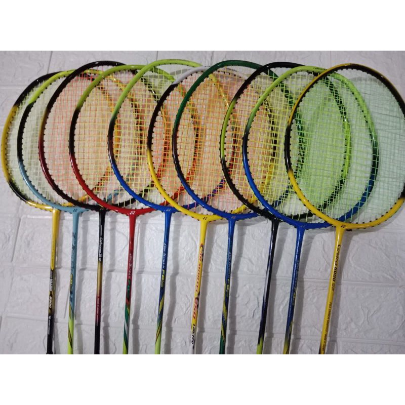 Raket badminton berlogo PBSI
