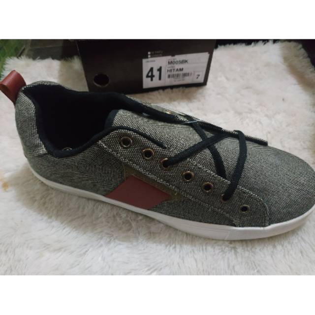 Sepatu Sneakers Pria Cole