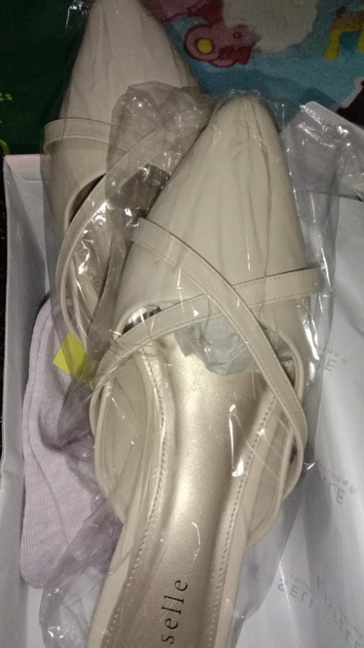 Gift By Giselle Colls