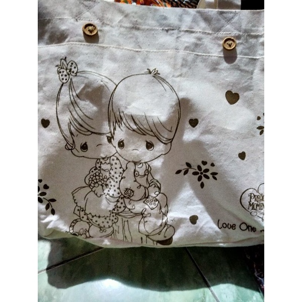 Tote precious moments