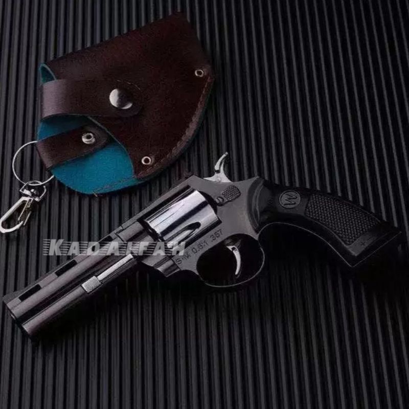 KOREK GAS PISTOL UKURAN SEDANG BISA DI REFIL UNTUK PAJANGAN