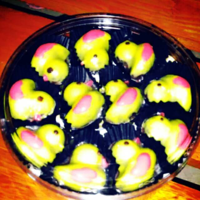 

Promo kue coklat lebaran/karakter/praline bebek