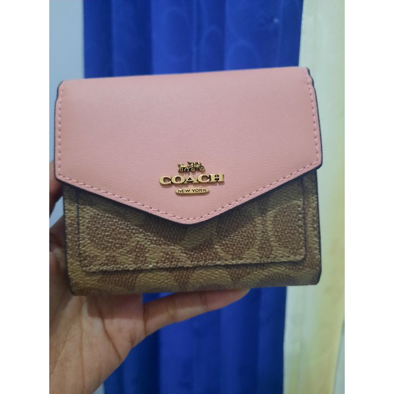 Dompet Coach warna pink