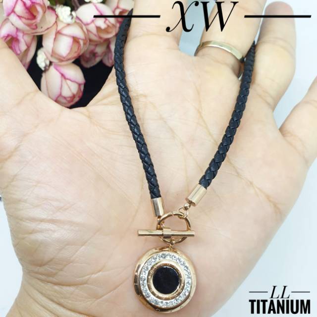 Kalung titanium tali hitam