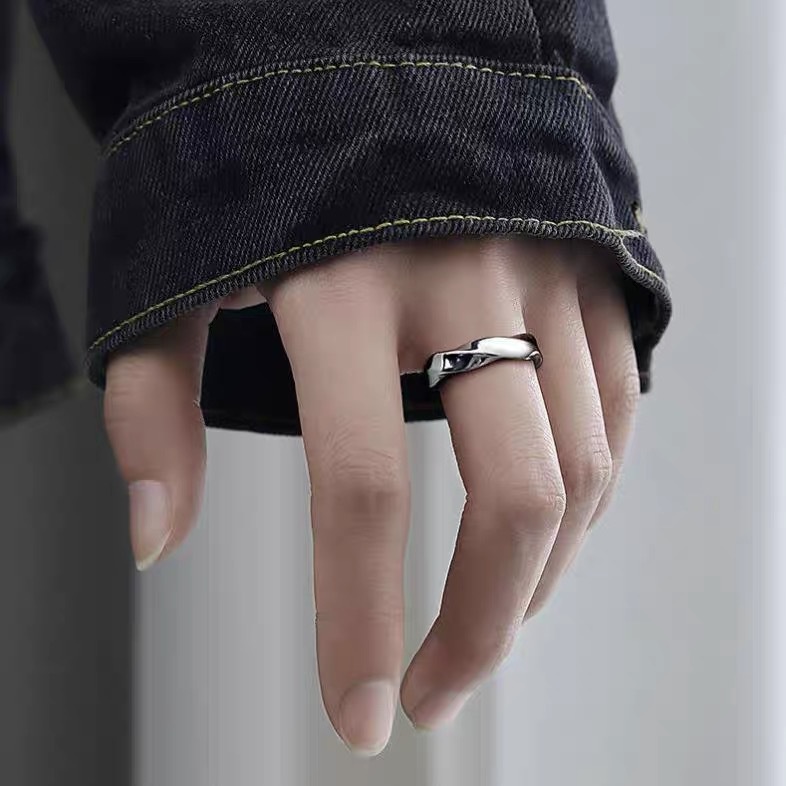 Cincin Pasangan Model Terbuka Bahan Stainless Steel Gaya Korea Untuk Pria Dan Wanita