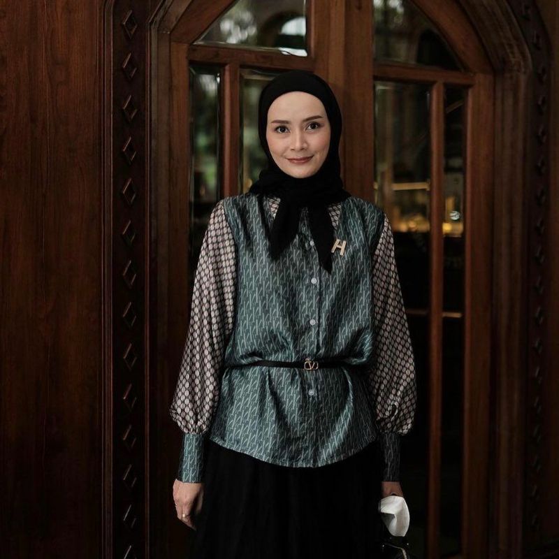 mono shirt by signature monogram series vanilla hijab