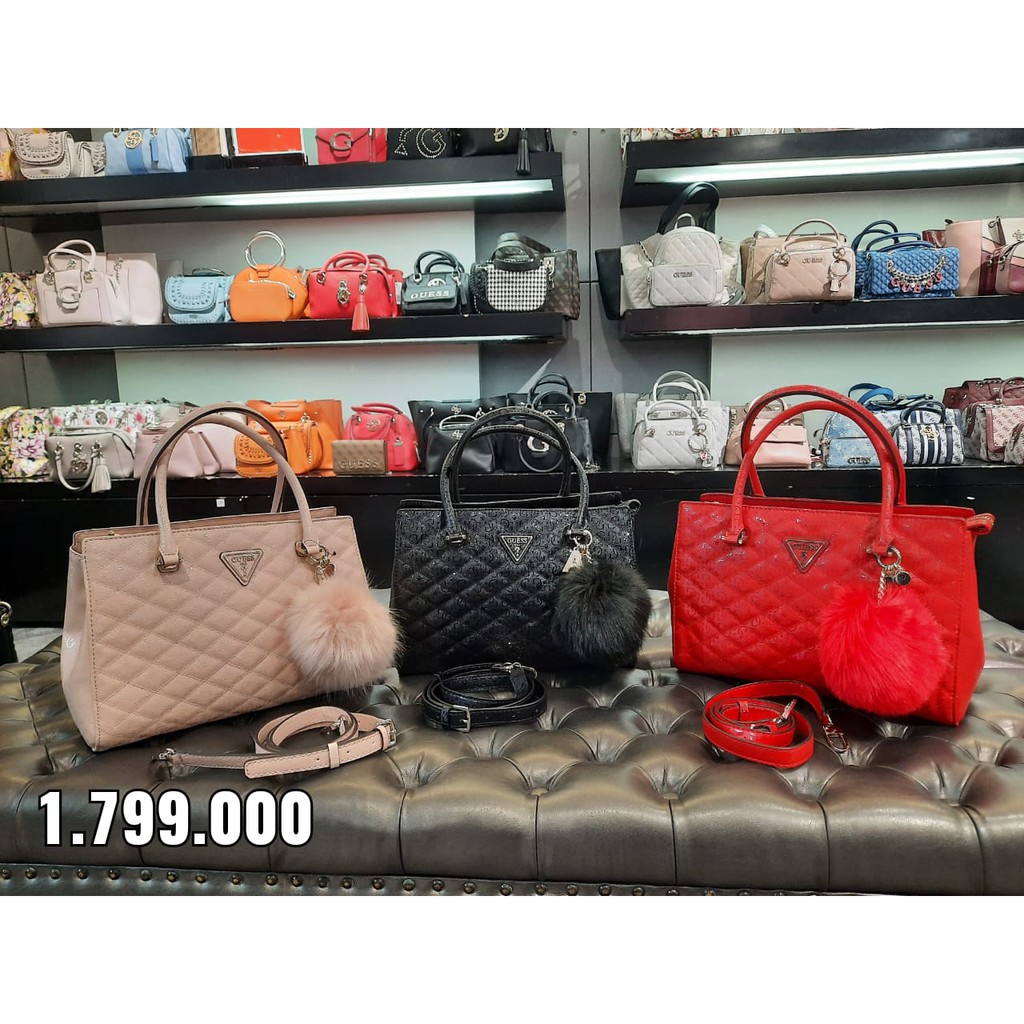 Tas Guess original counter dengan pompom 10000% original