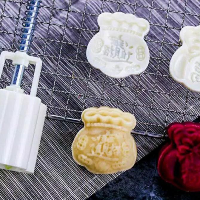 

Cetakan Nastar Taiwan Bentuk Luckypouch Terlaris