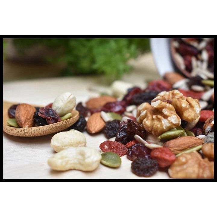 

DISKON TERBATAS !!! TRAIL MIX ( MIXED NUTS ) 1 KG TERLARIS