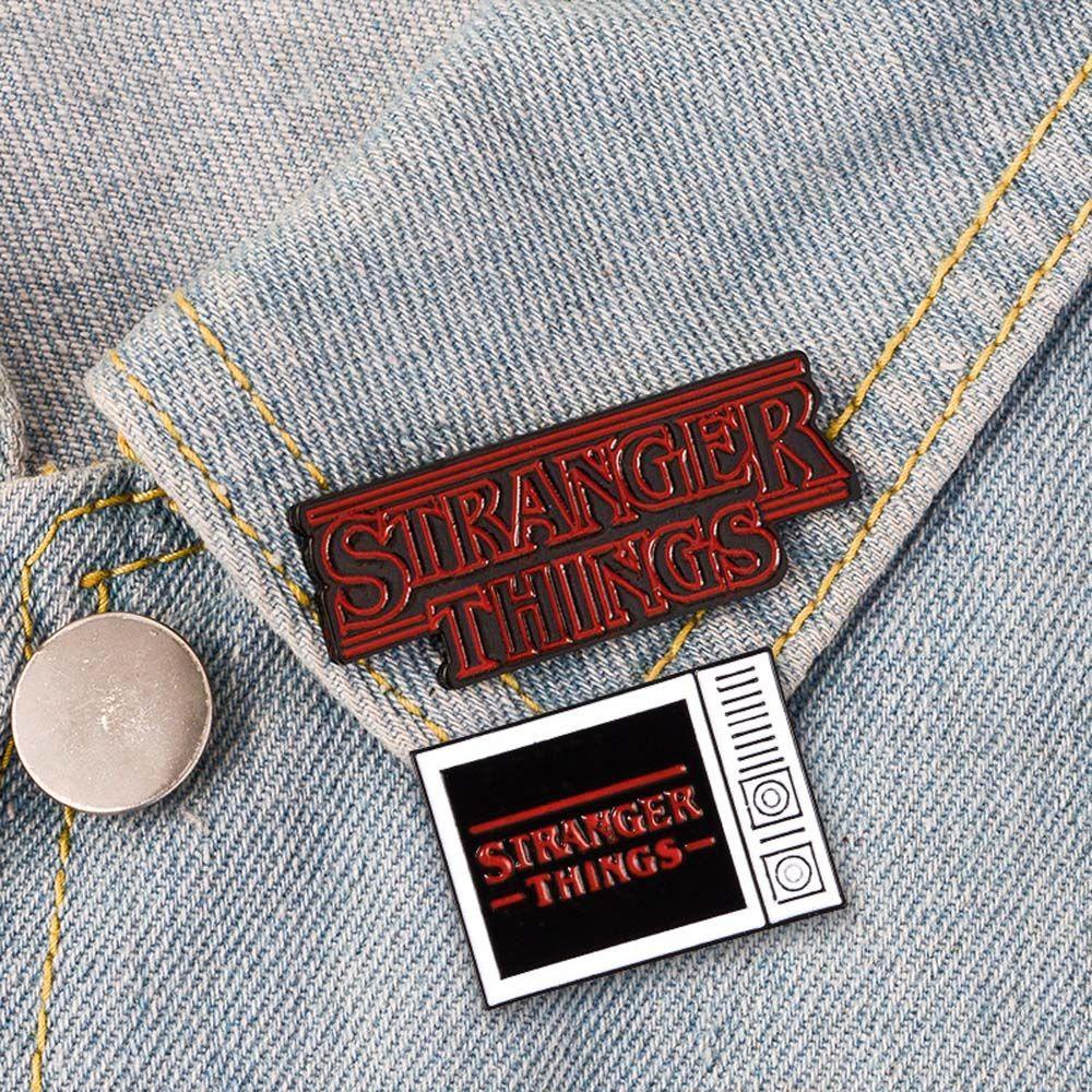 Agustinina Pertunjukan TV Stranger Things Kartun Mantel Perhiasan Aksesoris Stranger Things Anime Badge Lencana Pin Enamel Pin