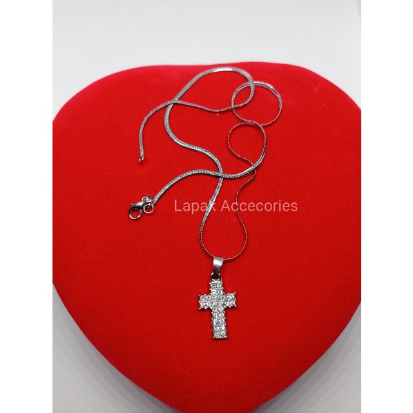 kalung liontin salib pria dan wanita/kalung salib/kalung titanium perak