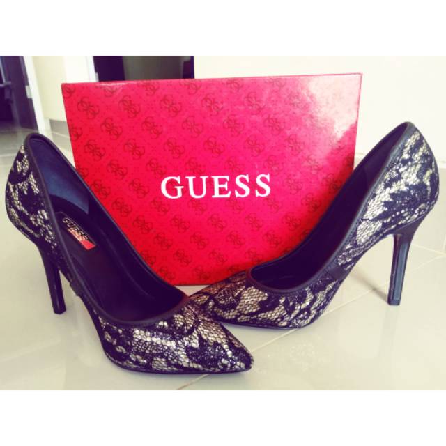 Sepatu GUESS