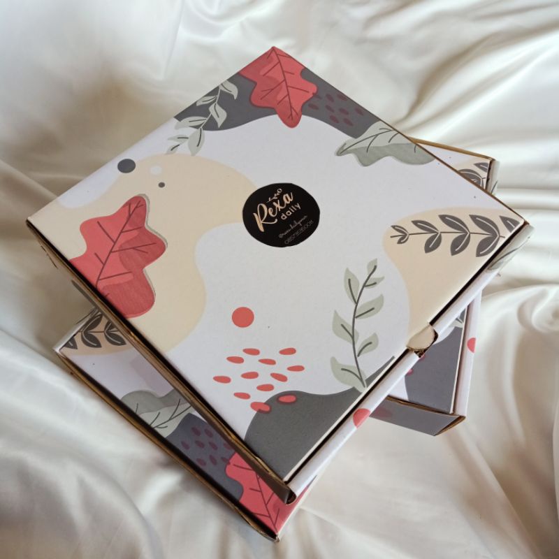 

GIFT BOX HAMPERS + KARTU UCAPAN & PITA kado nikah | kado lahiran | kado hamil | bumil busui nikahan | hampers wedding | hamper nikah | hampers baby