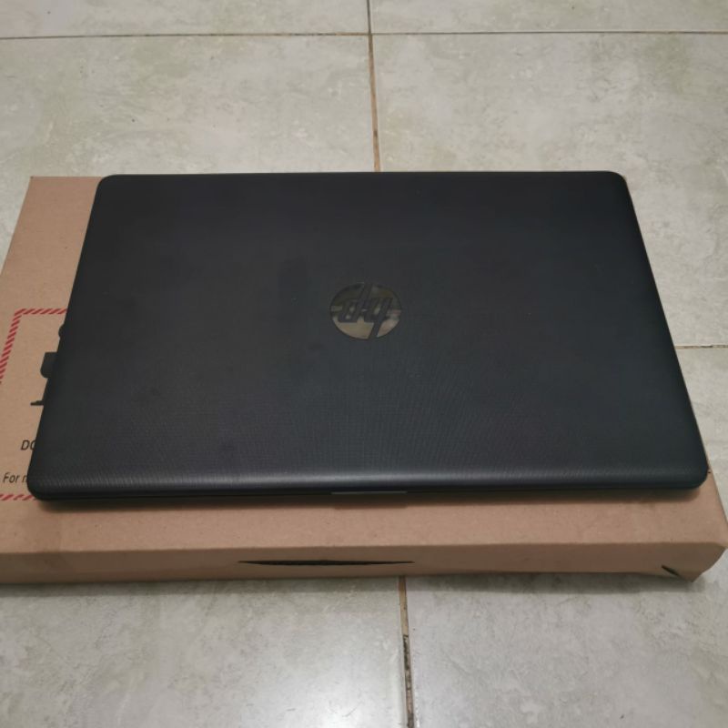 Laptop  HP 15-bd0005AU 15 inc Amd E2-9000e Gen 7 Amd Radeon R2 graphic Ram 4GB HDD 500GB Windows 10