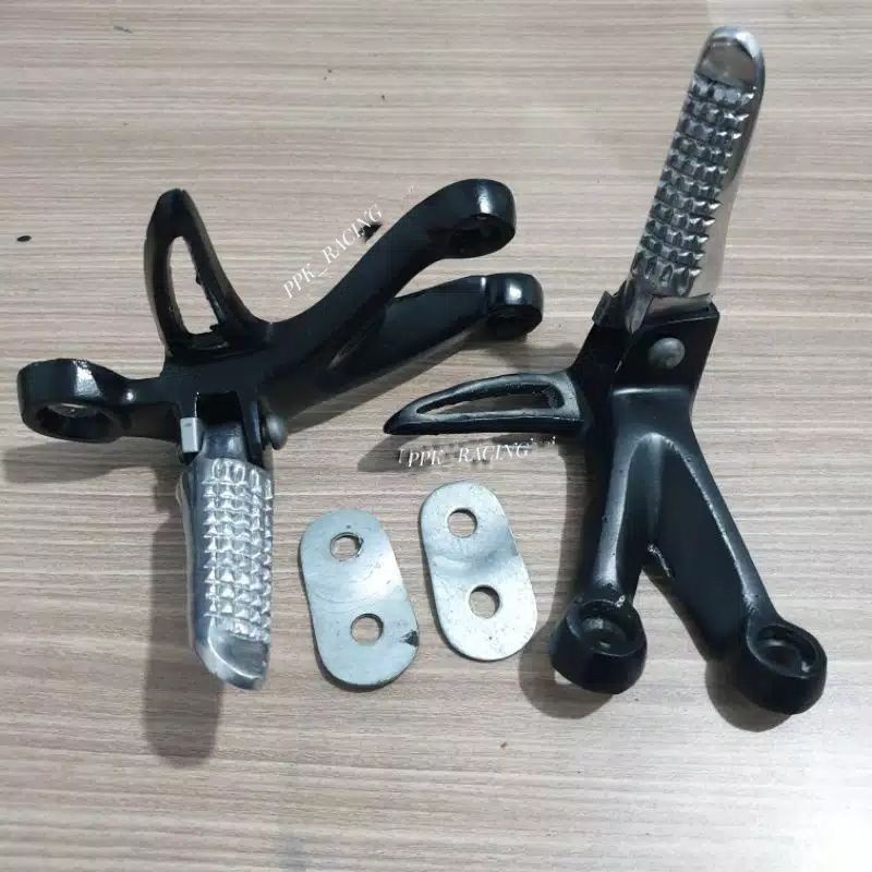 Foot Step Gantung Satria FU Black Sepasang Set