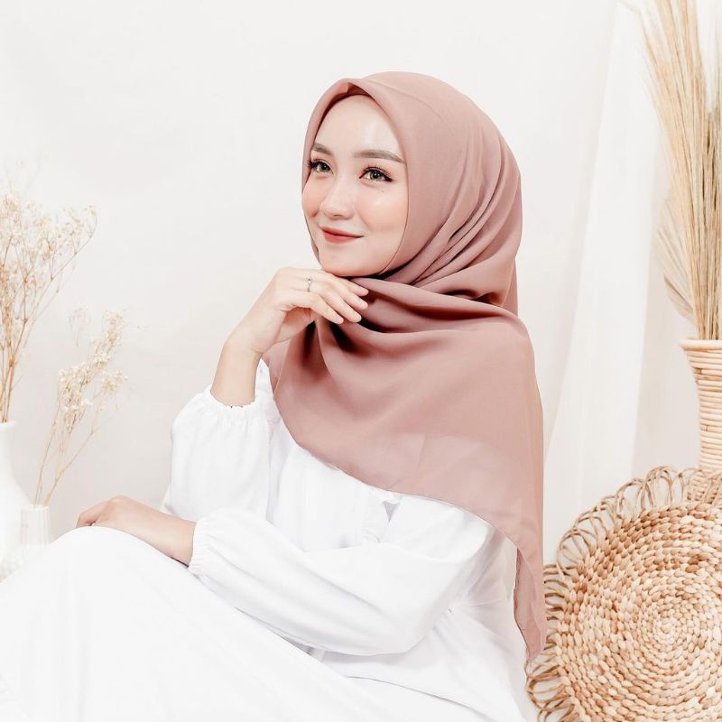 BELLA SQUARE HIJAB SEGI EMPAT JAHIT TEPI/NECI PART II