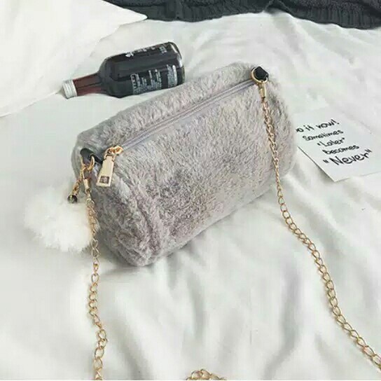 Tas selempang wanita bulu slingbag helly plus pompom korean style BISA COD