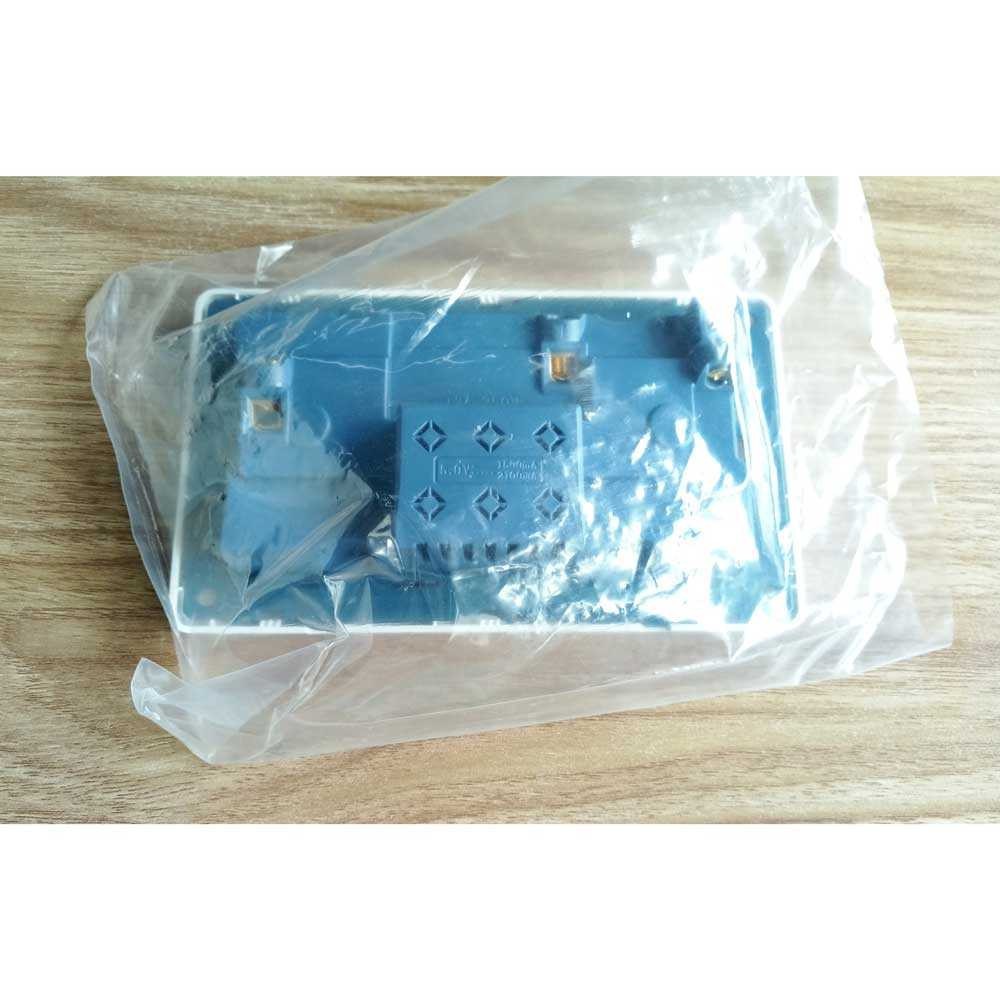 sell Wallpad Stop Kontak Universal UK EU US 2 Slot with 2 USB On/Off LC-86 - Putih