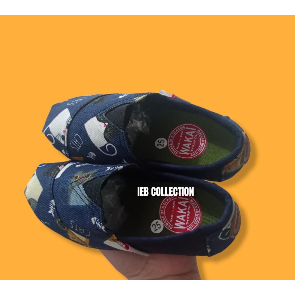 sepatu anak navy motif cats unisex size 25-30 free paperbag