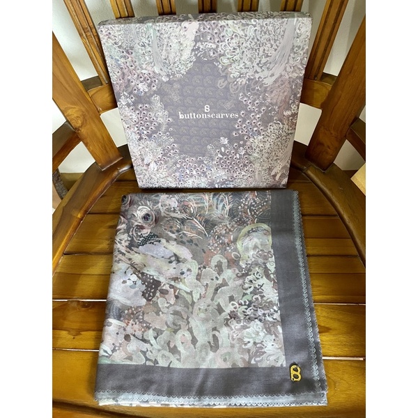 Preloved Buttonscarves Ederra Series - Shadow