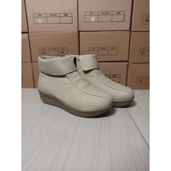 sepatu boots wanita murah / sepatu boots cewek /sepatu boot perempuan /wedges boot murah ZB1