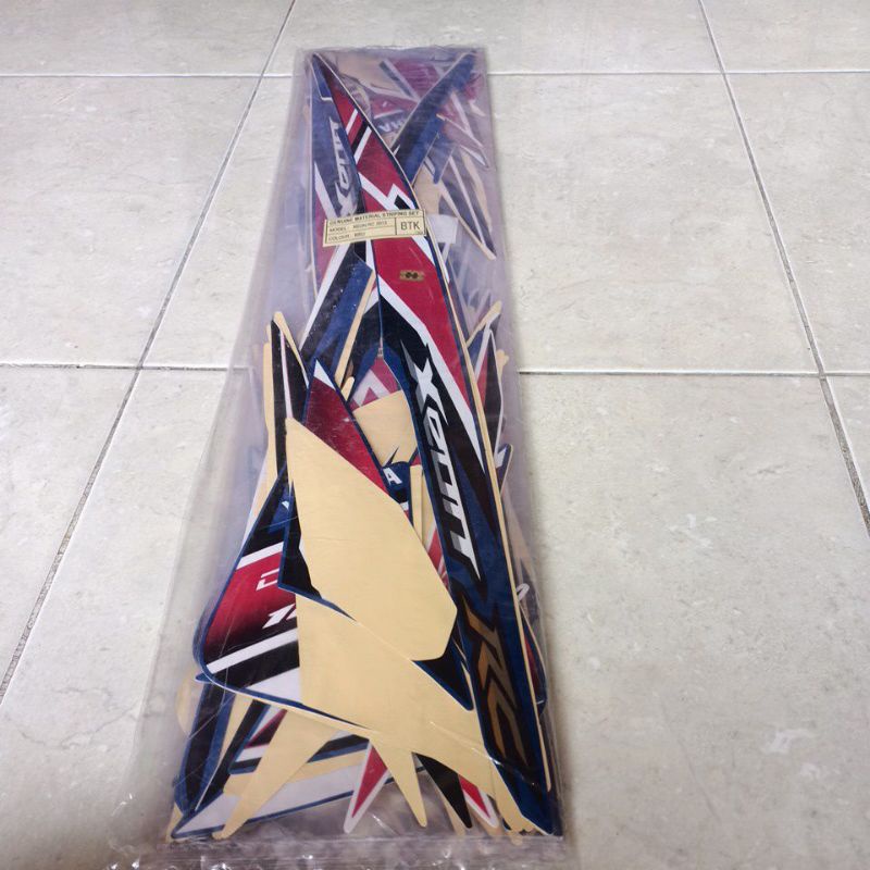 striping stiker les body Yamaha Xeon RC 2013 biru