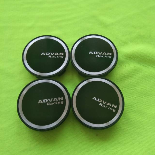 Dop center velg Advan Racing. Variasi datar diameter 5,2 cm