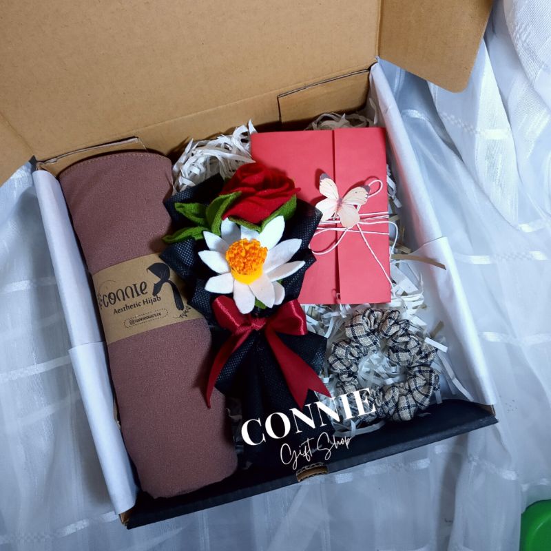 

Gift Box/Hampers Hijab untuk Hadiah Wisuda, Ulang Tahun, Anniversary, etc.