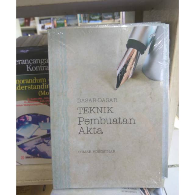 DASAR DASAR TEKNIK PEMBUATAN AKTA Oleh OEMAR MOECHTHAR