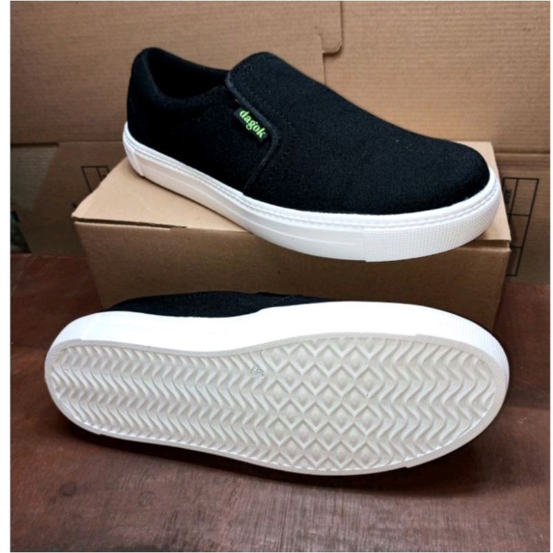 sepatu slip-on pria/cowok sneakers sekolah sepatuvans