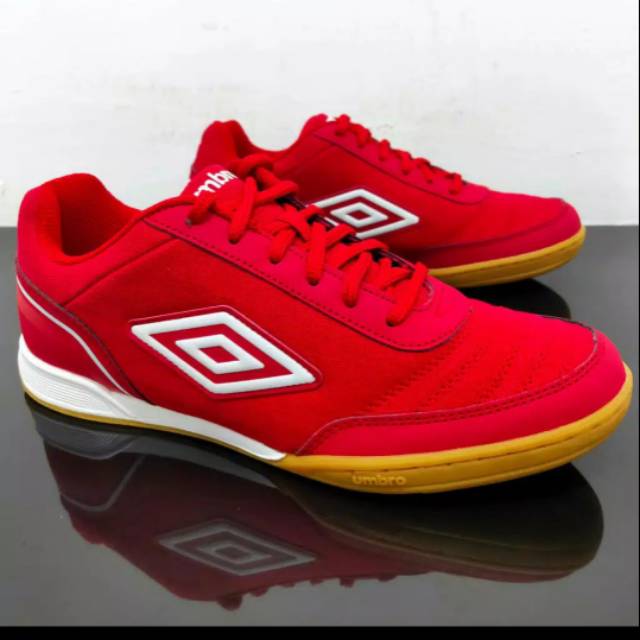 Sepatu futsal Umbro street v