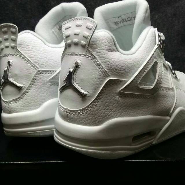 Nike Air Jordan 4 Retro Royalty
Original BNIB (New in Box)