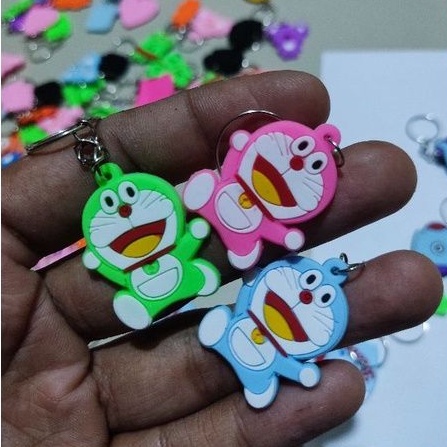 gantungan kunci mini doraemon