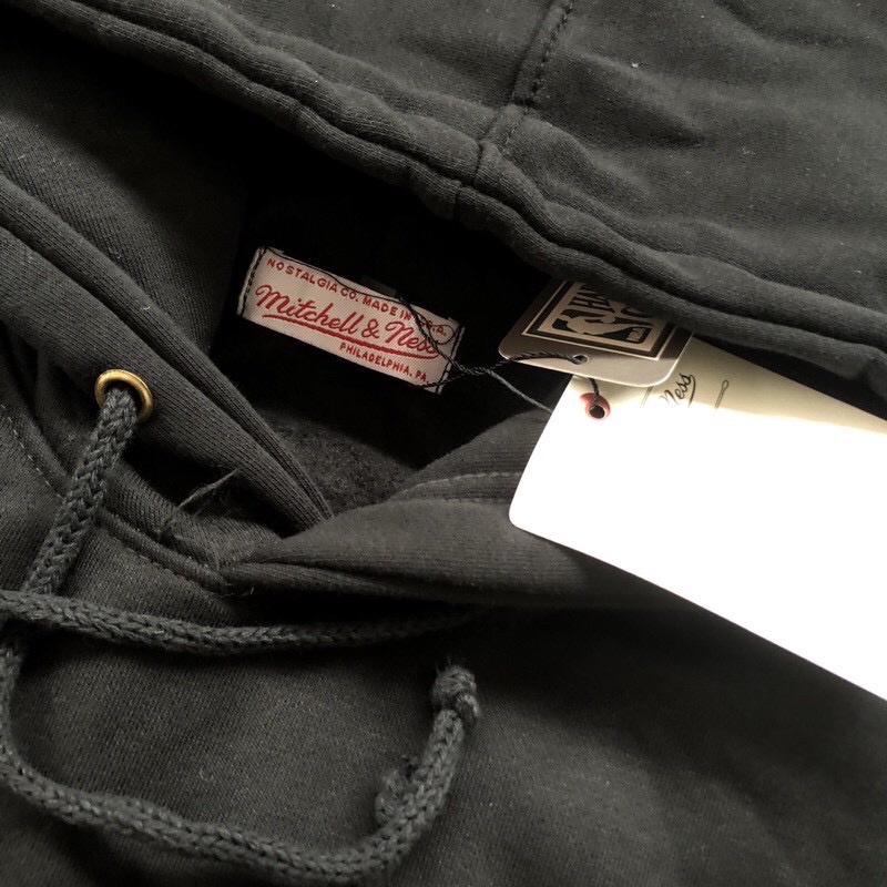 hoodie CHICAGO BULLS X MITCHELL&amp;NESS warna hitam full tag bordir timbul sweater terlaris bisa cod