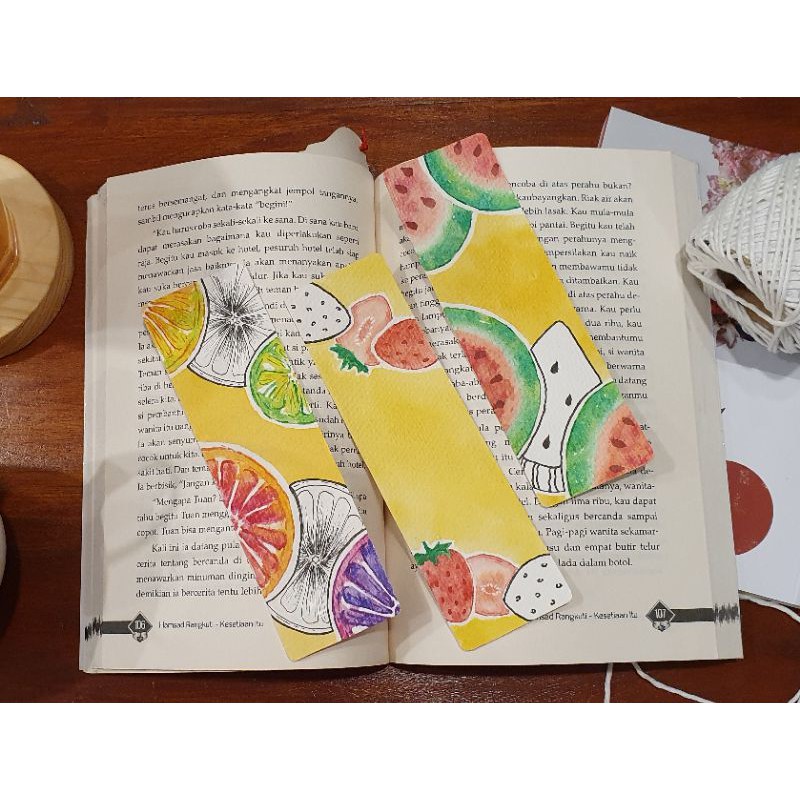 

Pembata Buku/Bookmark (isi 3): Summer Fruit Series