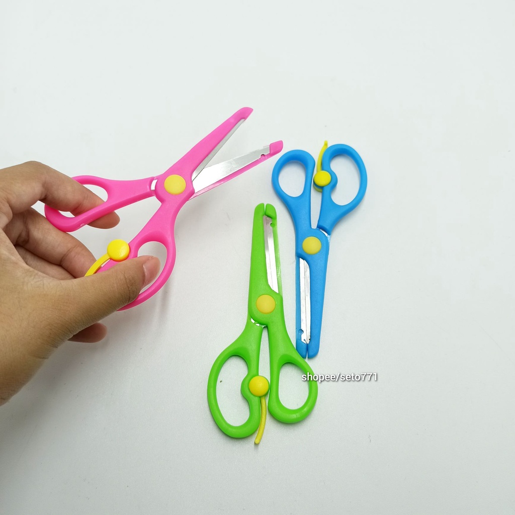 

Edukatoys Gunting Anak Pelindung Plastik Lebih aman Warna Warni ScissorsEdukatoys