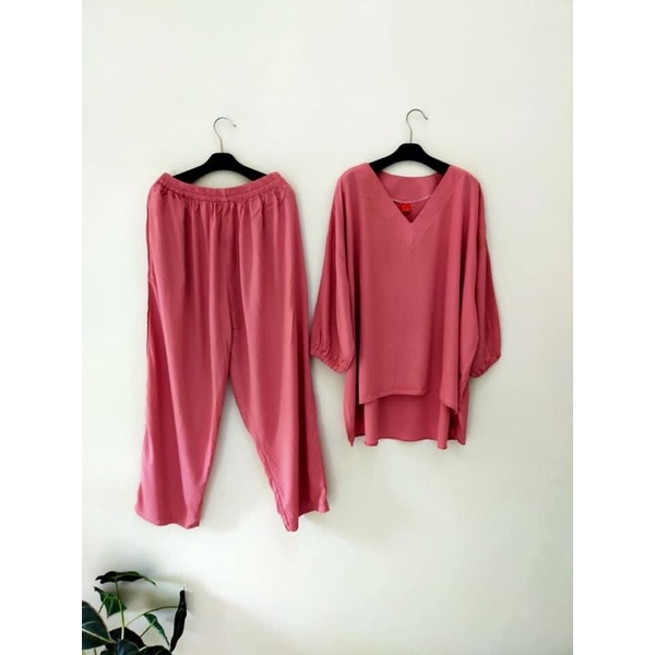 STELAN RAYON MAMA ROSA POLOS(COD)ONE SET VIRAL/ONE SET KEKINIAN/JUMBO/SET RAYON WANITA TERBARU TERLARIS/ONE SET RAYON BAHAN JATUH ADEM/XL-XXXL/BAJU SANTAI/BAJU TIDUR/BAJU LEBARAN/BAJU MAMA ROSA IKATAN CINTA/BAJU CELANA SATU SET/SETELAN RAYON POLOS