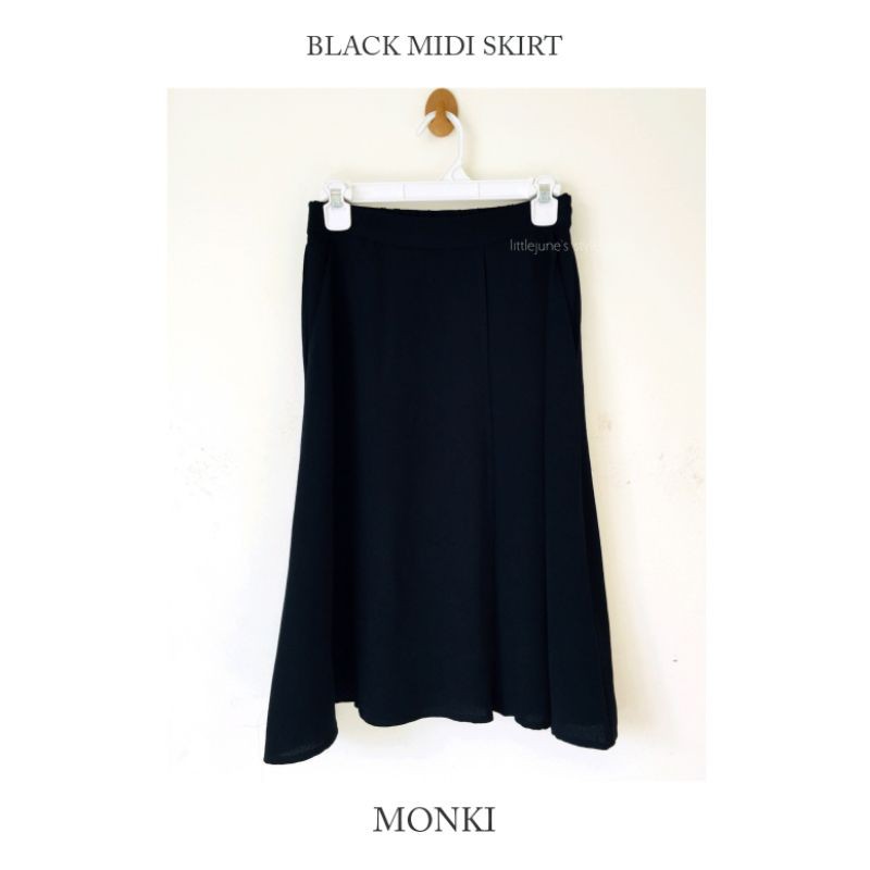 Preloved : Black Midi Skirt / MONKI / Rok Midi , Rok Wanita , Rok Hitam - size 38