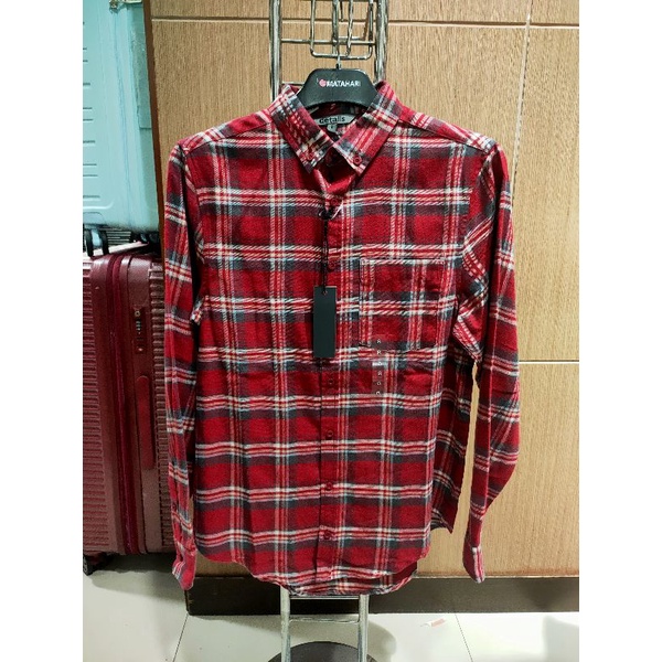kemeja pria merk details bahan flanel,barang original matahari dept.store