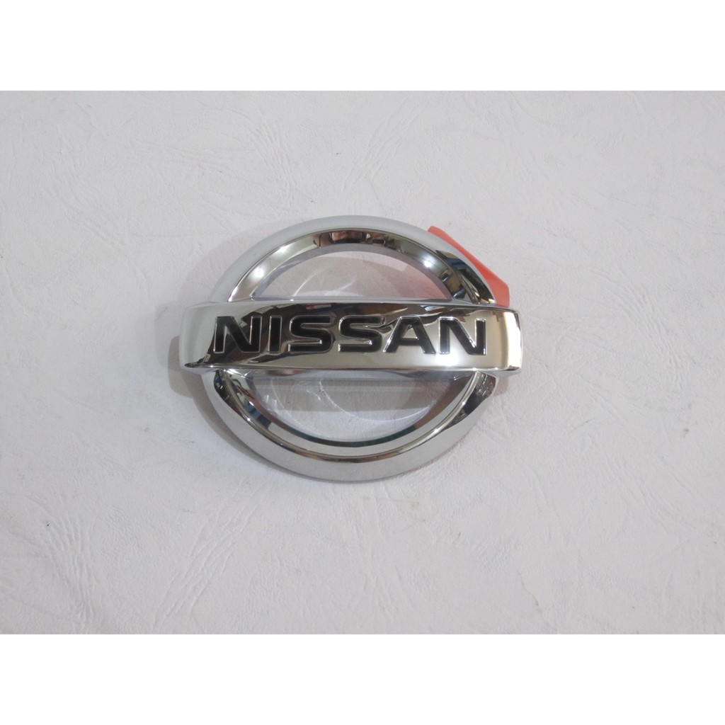 Emblem Grill Nissan Serena C24